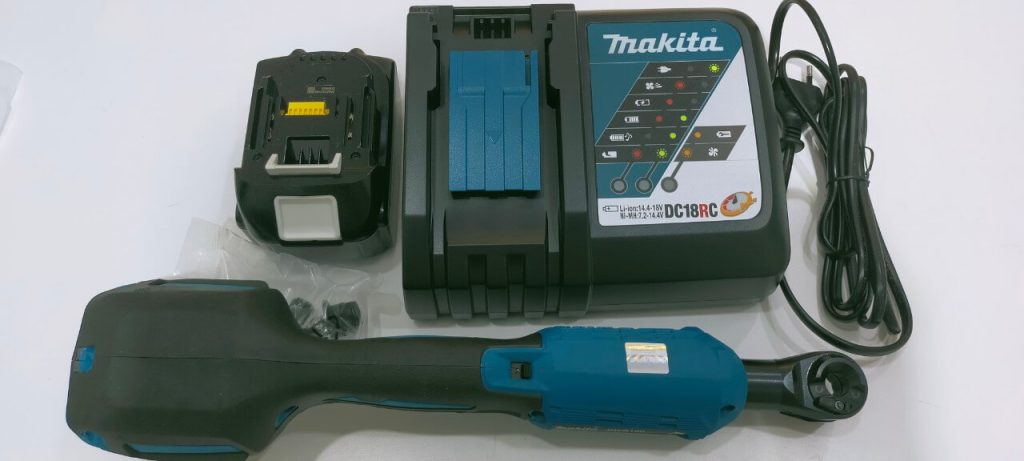 Máy siết bu lông xuyên tâm pin 18V Makita DWR180RF